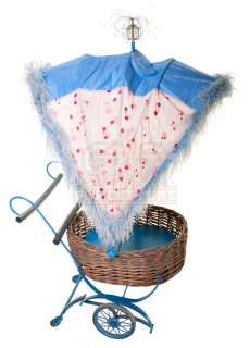 Lot 214 - How the Grinch Stole Christmas – Whoville Baby Carriage – H2-90