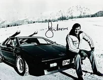 James Bond 007: For Your Eyes Only | James Bond 007: For Your Eyes Only - Roger Moore (007) with Lotus - signed, with COA | Catawiki