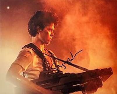 Sigourney Weaver (Ellen Ripley) - Authentic Signed Photo From “Alien” - Autograph with Coa | Sigourney Weaver (Ellen Ripley) - Authentic Signed Photo from “Alien” - Autograph with COA | Catawiki