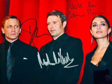 James Bond 007: Casino Royale | James Bond 007: Casino Royale - Triple signed by Daniel Craig, Mads Mikkelsen and Caterina Murino - with COA | Catawiki