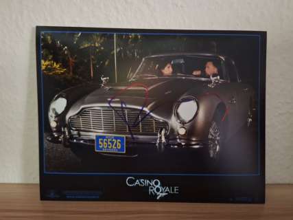 James Bond 007: Casino Royale | James Bond 007: Casino Royale - Daniel Craig as 007 - with his Aston Martin DB5 - signed photo with bbc holographic COA | Catawiki