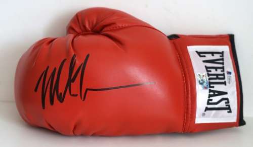 The Hangover - Mike Tyson - Autograph, Boxing Glove With Beckett COA | Catawiki
