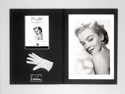 Marilyn Monroe Iconics- Collection n°2 - Serie 5 - On Luxury Black Portfolio, COA numbered - 60X42 CM - "Cine Arte" COLLECTOR | Catawiki