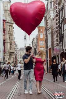 Het Perfecte Plaatje - Foto: Pauline Wingelaar - Love is in the Air - Framed (90x60 cm) | Catawiki