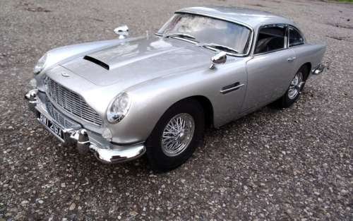 James Bond - The Iconic Aston Martin DB5 - Model Car - 1:8 - 65 cm, 10 kg - see images and description - Eaglemoss | Catawiki