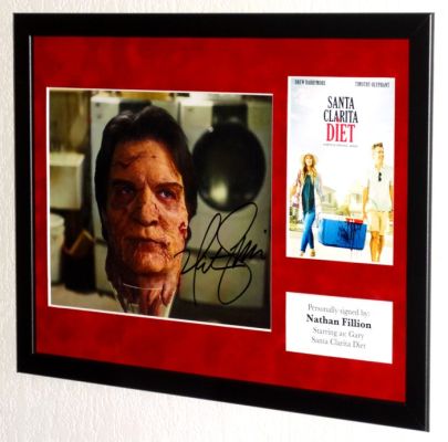 Santa Clarita Diet - Nathan Fillion (Gary) Premium Framed, signed, Certificate of Authenticity | Catawiki