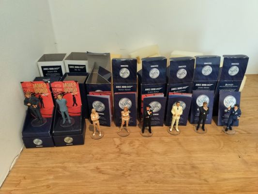 Corgi Merchandise figure (8) - Plastic - 1970 | Catawiki