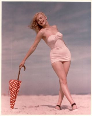Andre de Dienes (1913-1985) - Iconic Hollywood Movie Star Marilyn Monroe at Tobay Beach, 1949 | Catawiki