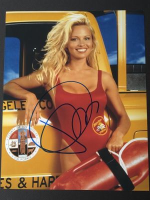 Baywatch - Signed by Pamela Anderson, with Letter of Authenticity - Photo, Autograph | Catawiki