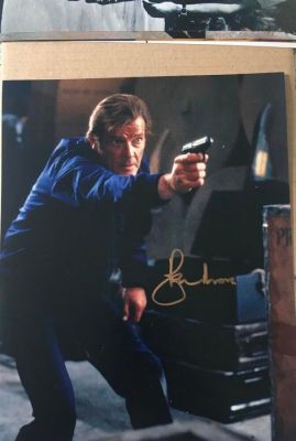 James Bond 007: For Your Eyes Only - Sir Roger Moore Signed - - Movie prop | Catawiki