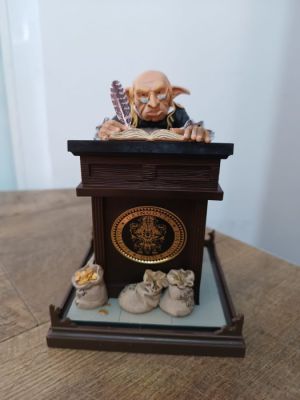 Harry Potter, Premium Design Gringotts Goblin statue (mint condition) | Catawiki