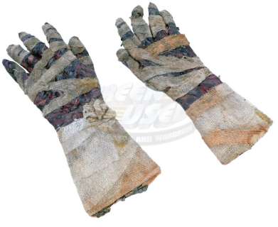 Lot 103 - Darkman - Darkman‘s Gloves (Liam Neeson)