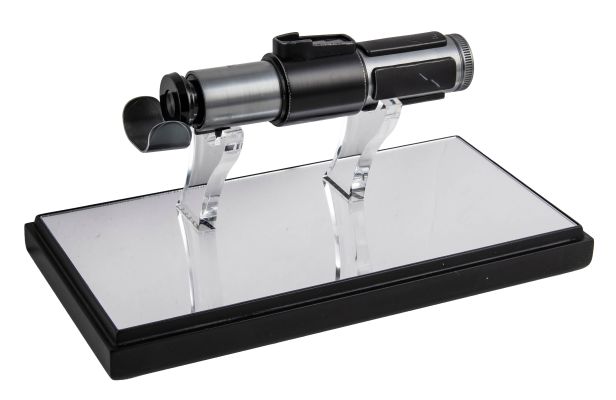 Star Wars Episode III: Revenge of the Sith Yoda Replica Lightsaber - 11" - Master Replicas COA | Goldin
