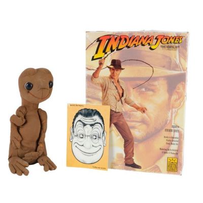 DAWSON‘S CREEK (T.V. SERIES, 1998-2003) - Lot #577D - James Van Der Beek Collection: Dawson Leery‘s (James Van Der Beek) Bedroom Set Decorations