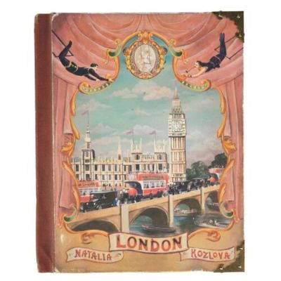 PADDINGTON 2 (2017) - Lot #1028 : The Flying Swan‘s "12 Landmarks of London" Pop-Up Book