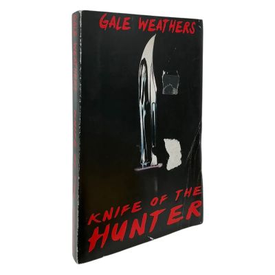Scream 4 (2011) Gale Weathers (Courteney Cox) Production Used Knife Of The Hunter Book Cover | VIP Fan Auctions