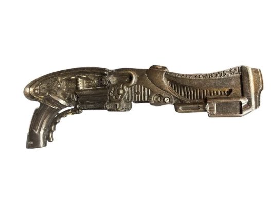 Lot 499 - The Chronicles of Riddick (2004) - Necromonger Gravity Rifle | Hanlin Auction Service