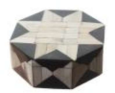 Grimm - Lot 384 - Nick & Adalind‘s Loft Black & Ivory-Colored Octagonal Box
