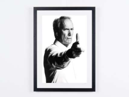 Gran Torino (2008) - Clint Eastwood As "Walt Kowalski" | Gran Torino (2008) - Clint Eastwood as "Walt Kowalski" - Fine Art Photography - Luxury Wooden Framed 70X50 cm - Limited Edition Nr 07 of 30 - Serial ID 16839 - Original Certificate (COA), Hologram Logo Editor and QR Code | Catawiki