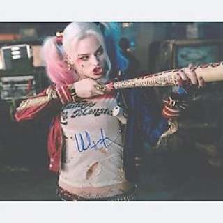 Suicide Squad | Suicide Squad - Signed by Margot Robbie (Harley Quinn) | Catawiki