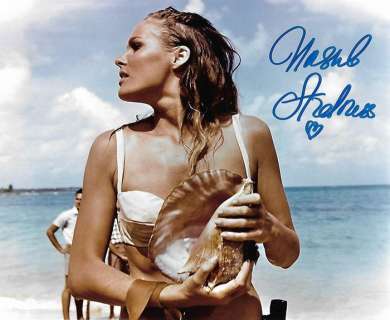 Ursula Andress - Autographed Photo "Honey ryder" in Dr No James Bond 007 with b’bc COA. | Catawiki