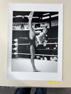 Bloodsport (1988) - Jean-Claude Van Damme - Collector Image - Size 59x42 cm - 100% new - Stamp & sign 2/20 Never Exposed - Baryta - Flat shipped ! - No carton tube - | Catawiki