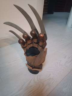 Neca - Action figure Guanto di Freddy Krueger - A Nightmare on Elm Street - 1980-1990 - U.S. | Catawiki