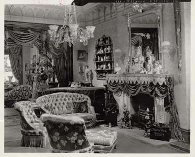 Lot 312 - Collection of thirteen set-continuity stills for the 1944 film-noir Gaslight