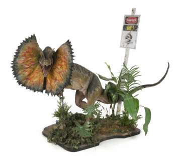 Lot 223 - JURASSIC PARK DILOPHOSAURUS FIGURE