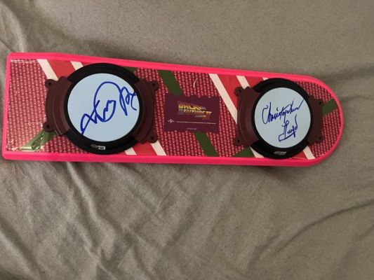 Back to the Future - Part II - Official Replica Hoverboard, signed by Michael J Fox & Christopher Lloyd - Beckett COA | Catawiki