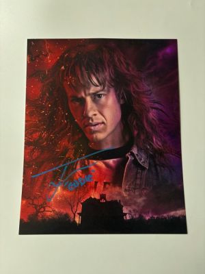 Stranger Things - Signed by Joseph Quinn (Eddie) | Catawiki
