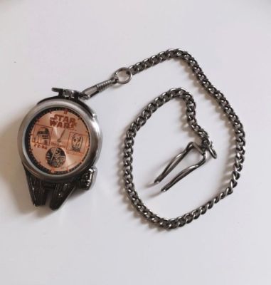 Star Wars - Millennium Falcon Pocket Watch — Character Dial (R2-D2, C-3PO, Chewbacca), with Chain & Box | Catawiki