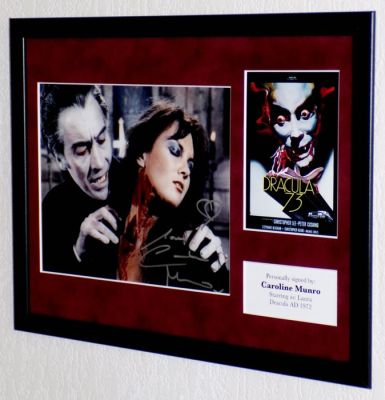 Dracula A.D. 1972 - Caroline Munro (Laura) Premium Framed, signed + COA & Photo signing session | Catawiki