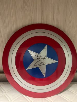 Marvel: Captain America - Official Hasbro Replica Shield 1:1 - Signed by Chris Evans with quote “I Can Do This All Day” - | Catawiki