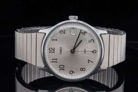 Lot 31 - Ace Ventura 2 (1995) Jim Carrey‘s Screen Worn Watch