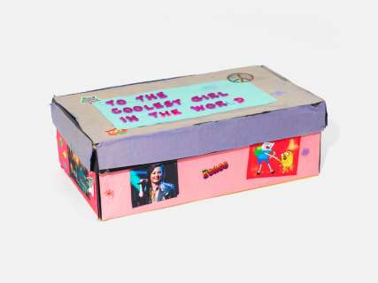 Eighth Grade | Coolest Girl In the World Time Capsule | A24 Auctions