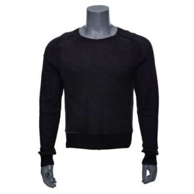 Blade Runner 2049 (2017) | Lot 7 : K’s (Ryan Gosling) Black Sweater | Propstore