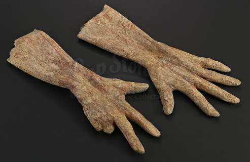 HELLBOY II: THE GOLDEN ARMY - Cathedral Head‘s (Brian Steele) Hand Appliances