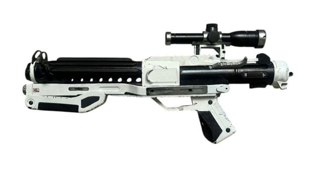 Lot 190 - Star Wars: Episode VII - The Force Awakens (2015) - First Order Stormtrooper Blaster | Hanlin Auction Service