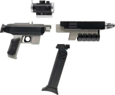 Lost in Space (New Line, 1998), Matt LeBlanc "Major Don West" Assembling Hero Plasma Rifle.