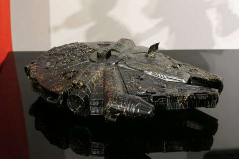 Rich’ART - Maquette du Faucon Millenium - Starwars - Peinte à l’acrylique en noir et doré | Catawiki