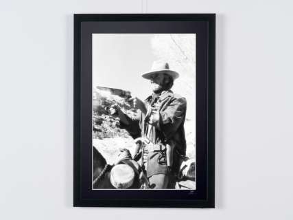 The Outlaw Josey Wales (1976) - Clint Eastwood | The Outlaw Josey Wales (1976) - Clint Eastwood - Fine Art Photography - Luxury Wooden Framed 70X50 cm - Limited Edition Nr 01 of 30 - Serial ID 19089 - - Original Certificate (COA), Hologram Logo Editor and QR Code | Catawiki