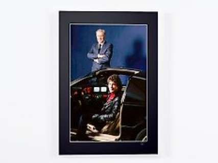 Knight Rider - Classic TV - David Hasselhoff As Michael Knight & Edward Mulhare | Knight Rider - Classic TV - David Hasselhoff as Michael Knight & Edward Mulhare - Fine Art Photography - Luxury Wooden Framed 70X50 cm - Limited Edition Nr 01 of 30 - Serial ID 16879 - Original Certificate (COA), Hologram Logo Editor and QR Code | Catawiki