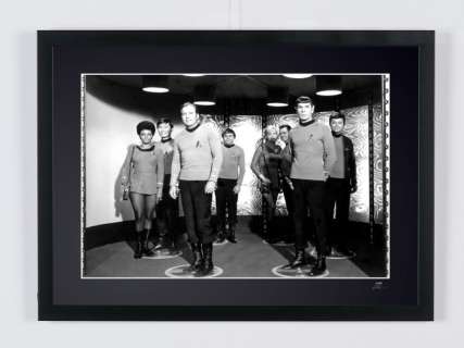 Star Trek - Classic TV - Leonard Nimoy, George Takei, Walter Koenig, William Shatner, DeForest - Wooden Framed 70X50 cm - Limited Edition Nr 02 of 30 - Serial ID 30388 - Original Certificate (COA), Hologram Logo Editor and QR Code | Catawiki