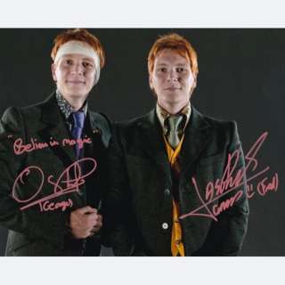Harry Potter - Signed by James and Oliver Phelps (Fred and George Weasley) | Catawiki