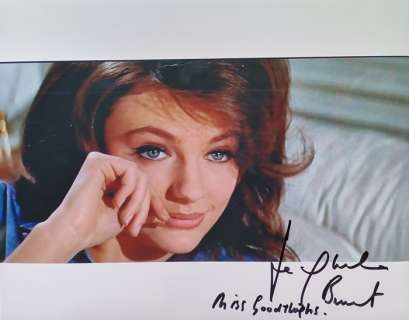 Jacqueline Bisset, Miss Goodthighs in Casino Royale - Signed 10x8 Photo - Coa | Catawiki