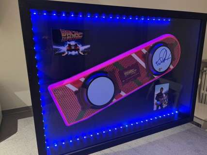 Back to the Future - Michael J. Fox (Marty) Signed Replica Hoverboard, with COA Beckett in Deluxe LED Framed Display | Catawiki