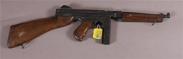 "THE PACIFIC" PROP USMC THOMPSON SMG SHORT MAGAZINE | Apple Tree Auction Center