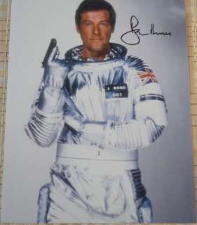 James Bond 007: Moonraker - Roger Moore (+) as 007, signed with Certified Genuine bc holographie COA | Catawiki