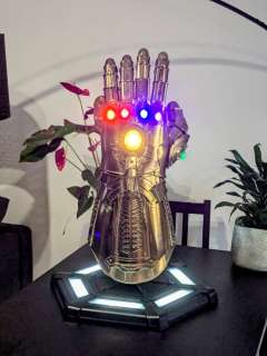 The Avengers - Thanos 1/1 Full Size Gauntlet - by De Agostini - Completed and working lights - 90x 20x30 cm /12 kg | Catawiki